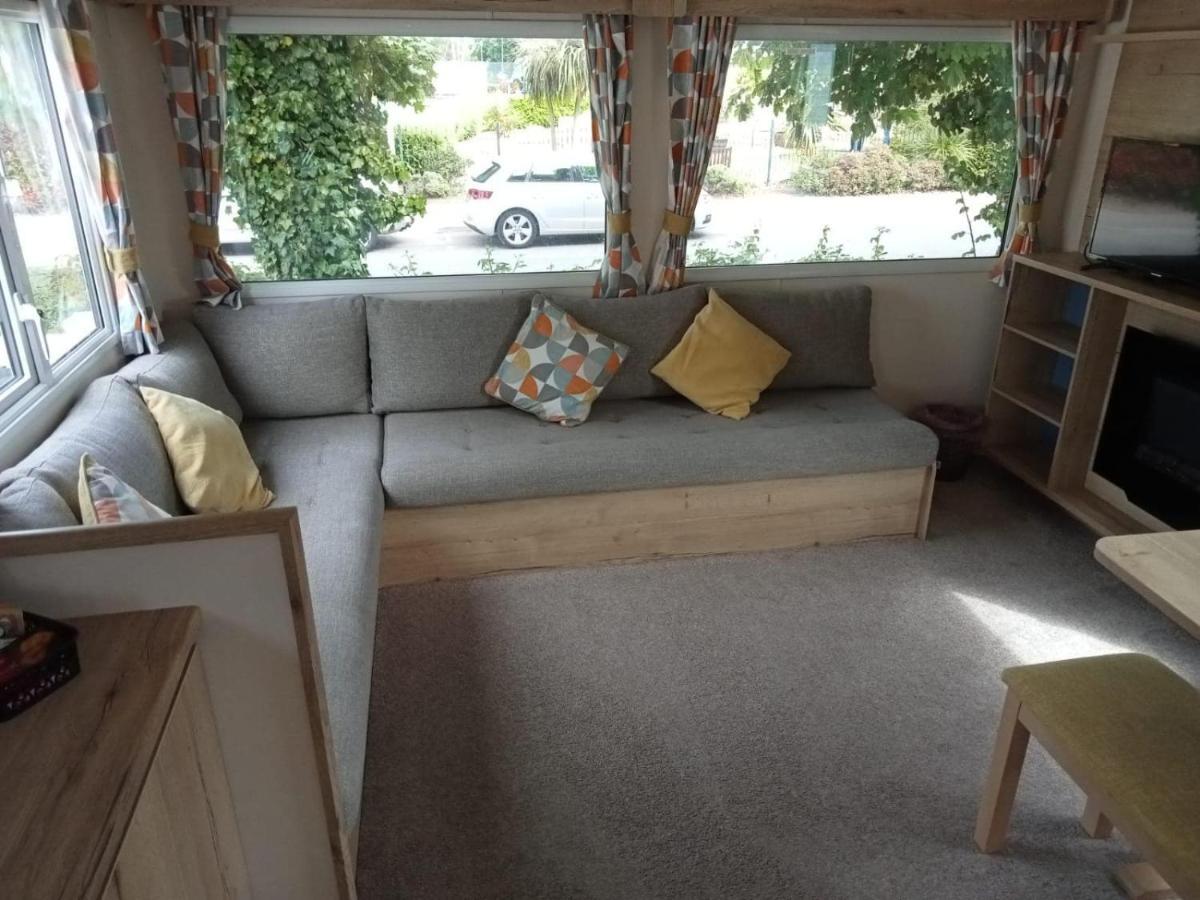 New 2 Bed Holiday Home With Decking In Rockley Park Dorset Near The Sea Lytchett Minster Eksteriør bilde