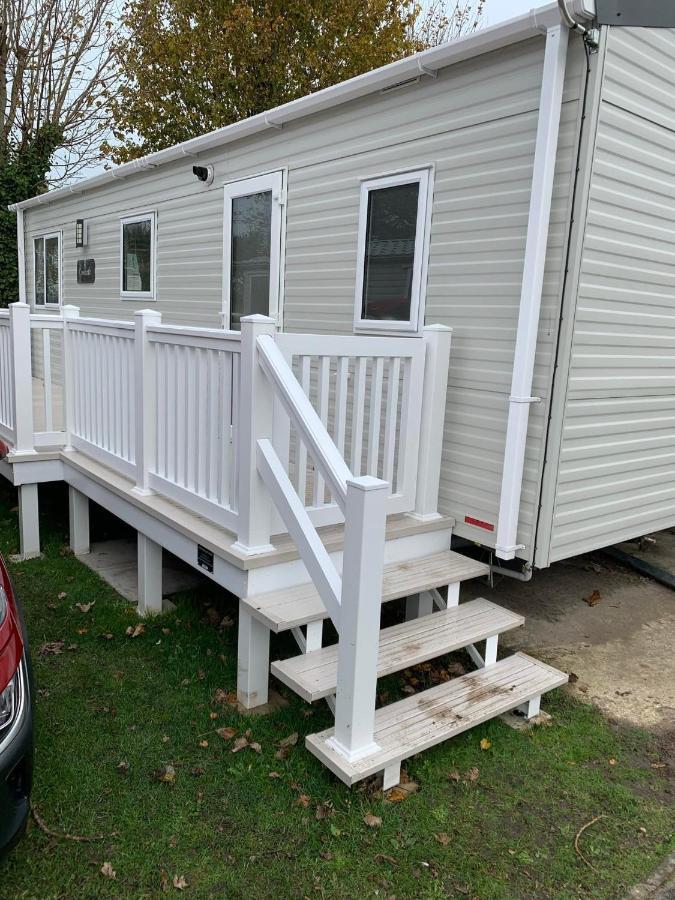 New 2 Bed Holiday Home With Decking In Rockley Park Dorset Near The Sea Lytchett Minster Eksteriør bilde